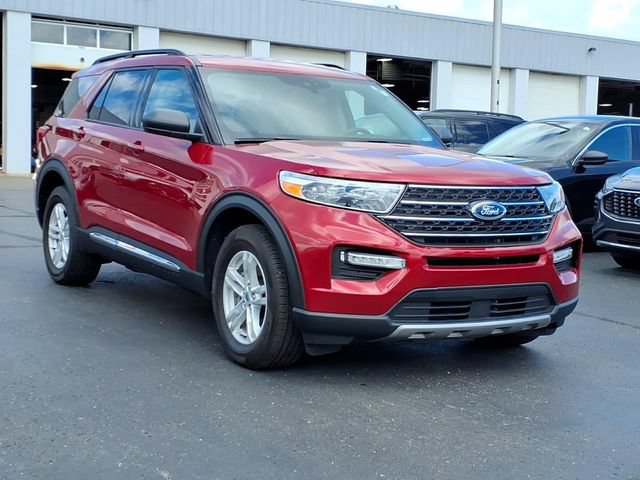 Certified 2024 Ford Explorer XLT w/ Equipment Group 202A AWD/4WD image 3