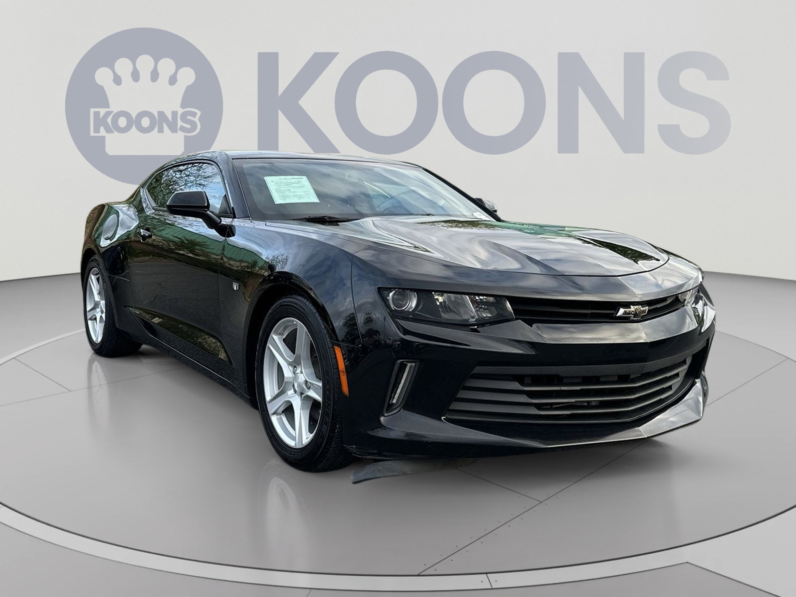 Used 2018 Chevrolet Camaro LT RWD image 2