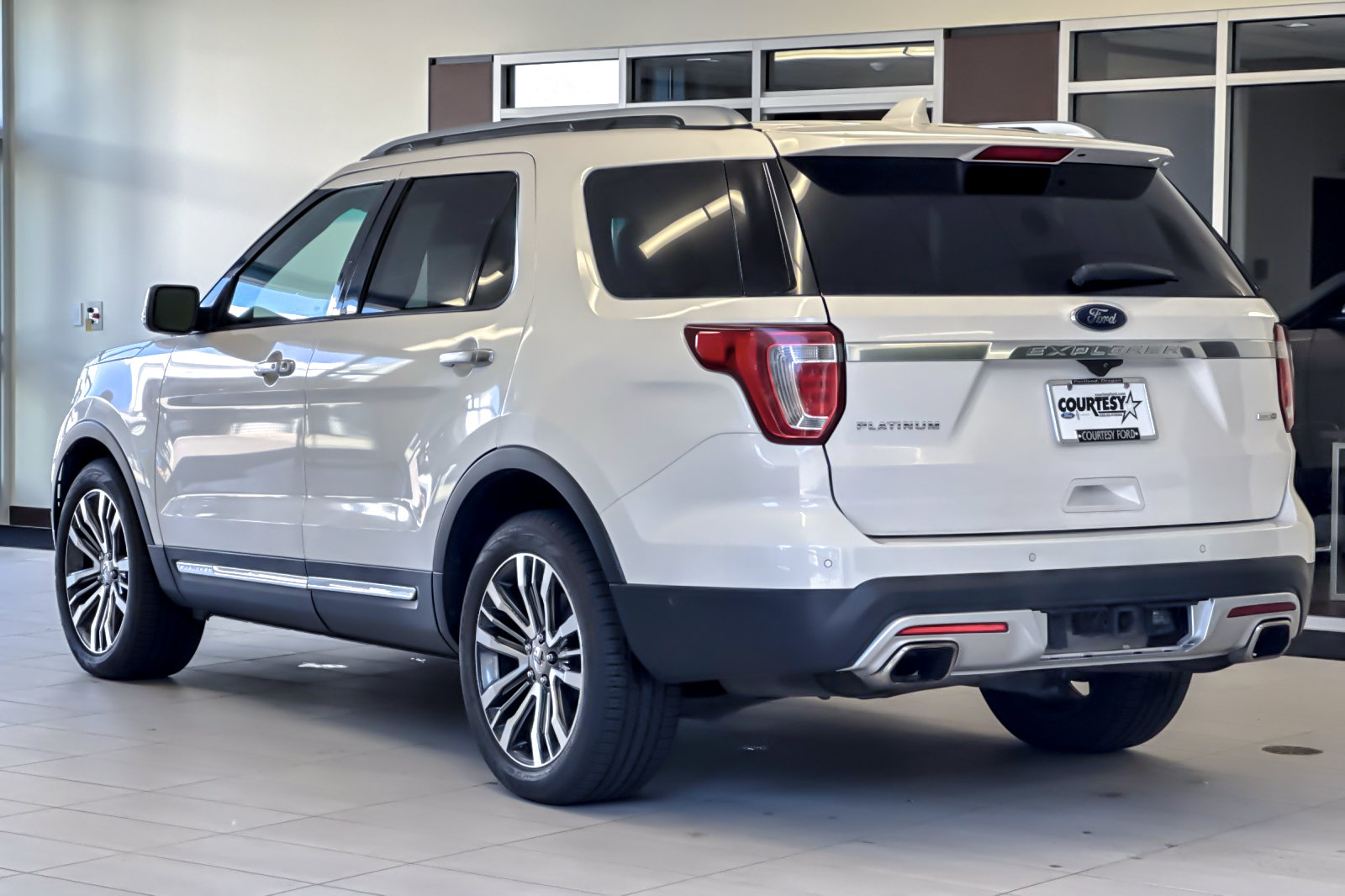 Certified 2017 Ford Explorer Platinum AWD/4WD image 6