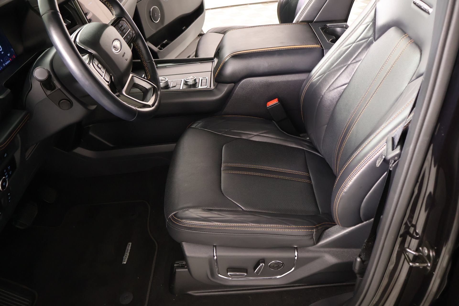 Certified 2024 Ford Expedition Platinum AWD/4WD image 11