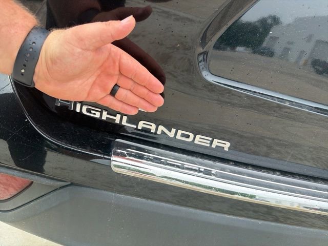 Used 2024 Toyota Highlander XLE AWD/4WD image 40