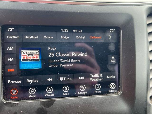Used 2019 Jeep Cherokee Latitude Plus w/ Comfort/Convenience Group AWD/4WD image 14