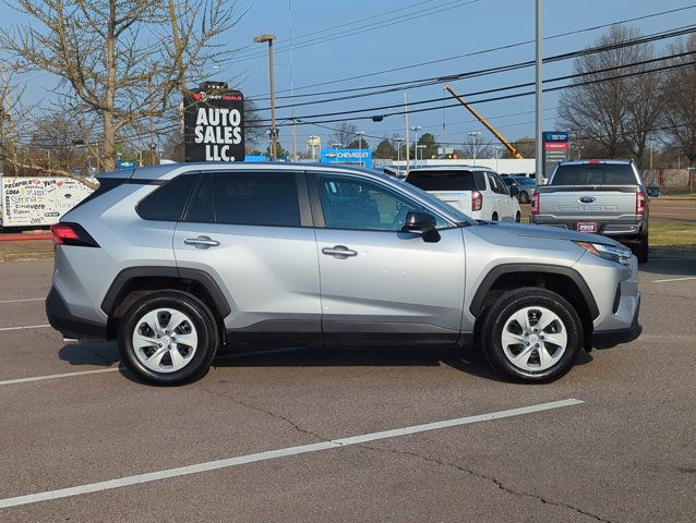 Used 2025 Toyota RAV4 LE video 2