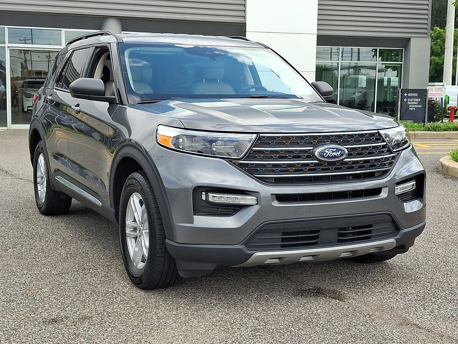 Certified 2023 Ford Explorer XLT w/ Equipment Group 202A AWD/4WD image 2
