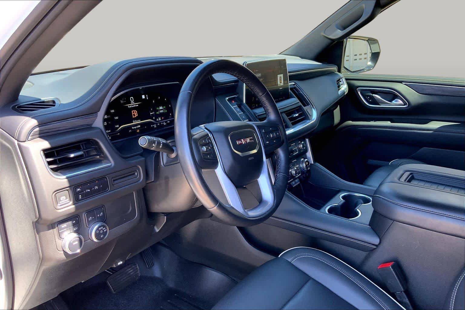 Used 2023 GMC Yukon SLT AWD/4WD image 18