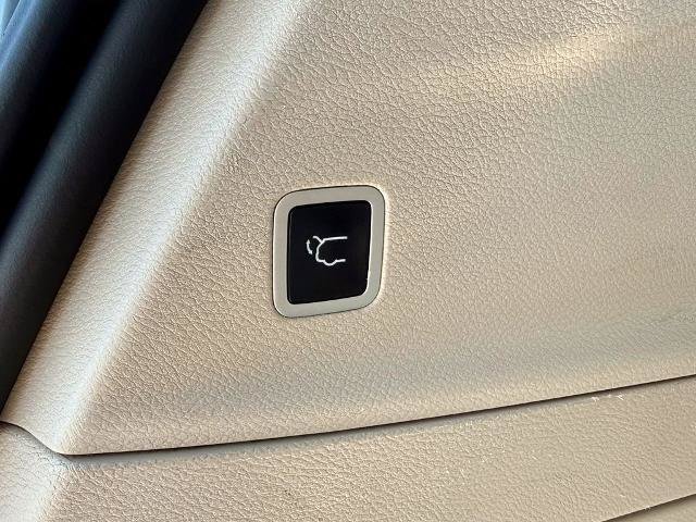 Used 2021 Chrysler Pacifica Touring-L FWD image 17