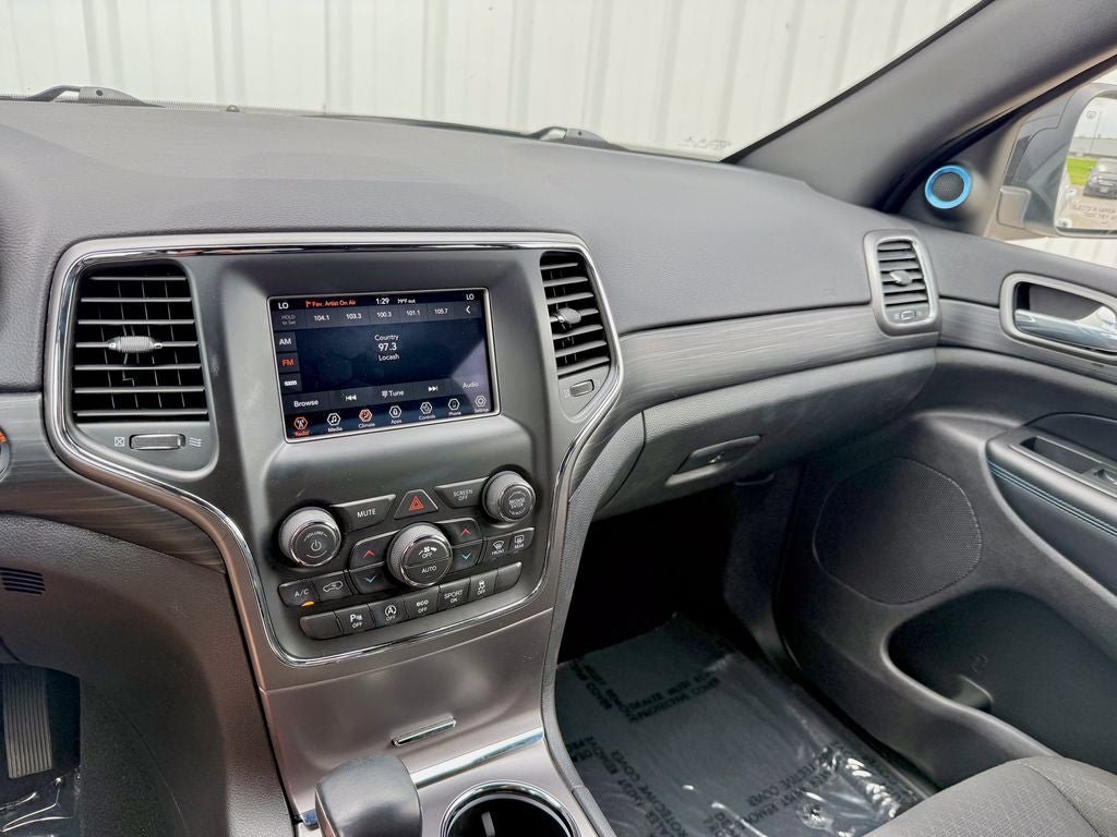 Used 2020 Jeep Grand Cherokee Laredo AWD/4WD image 23