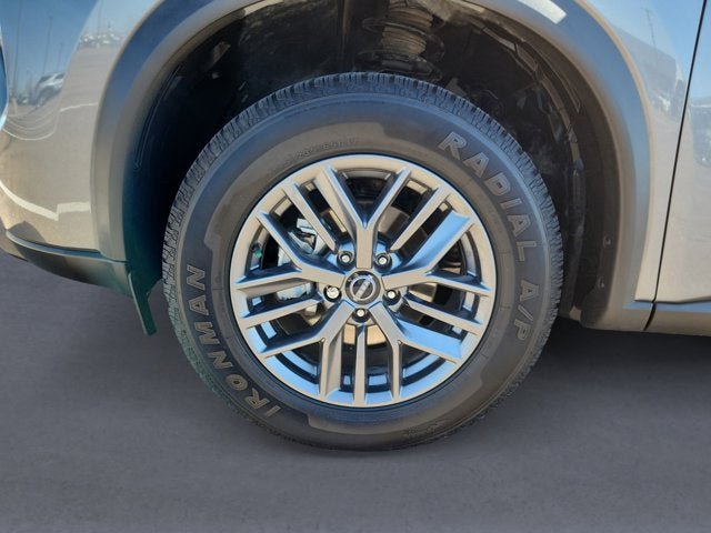 Used 2024 Nissan Rogue S AWD/4WD image 14