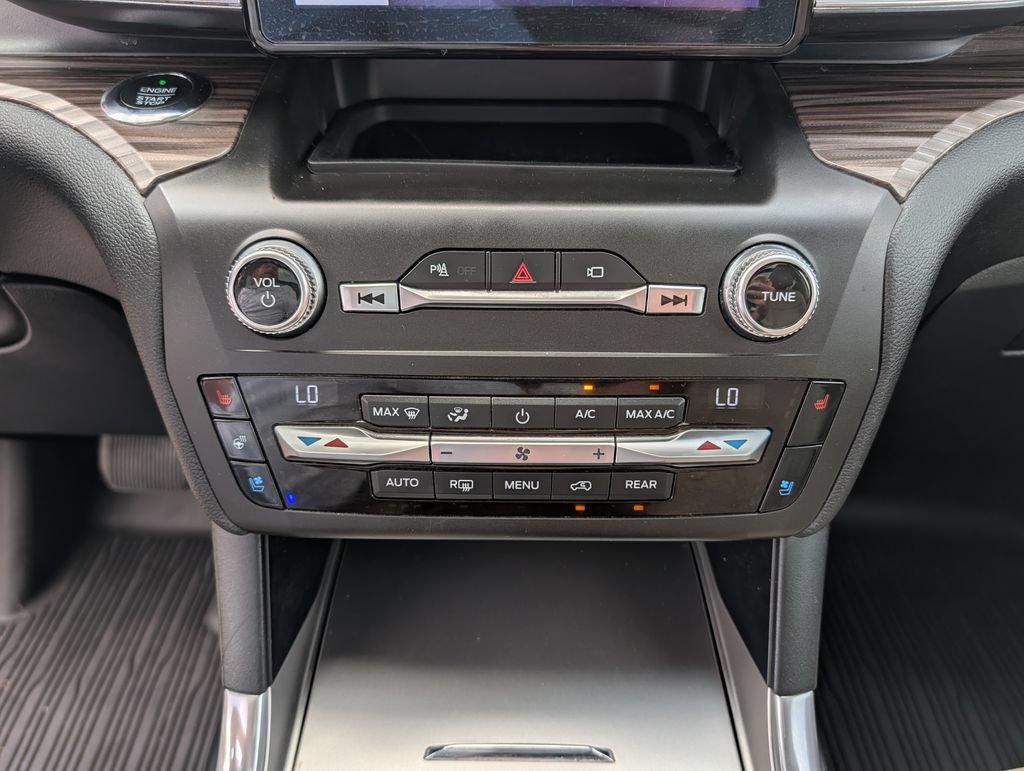 Certified 2020 Ford Explorer Limited AWD/4WD image 12