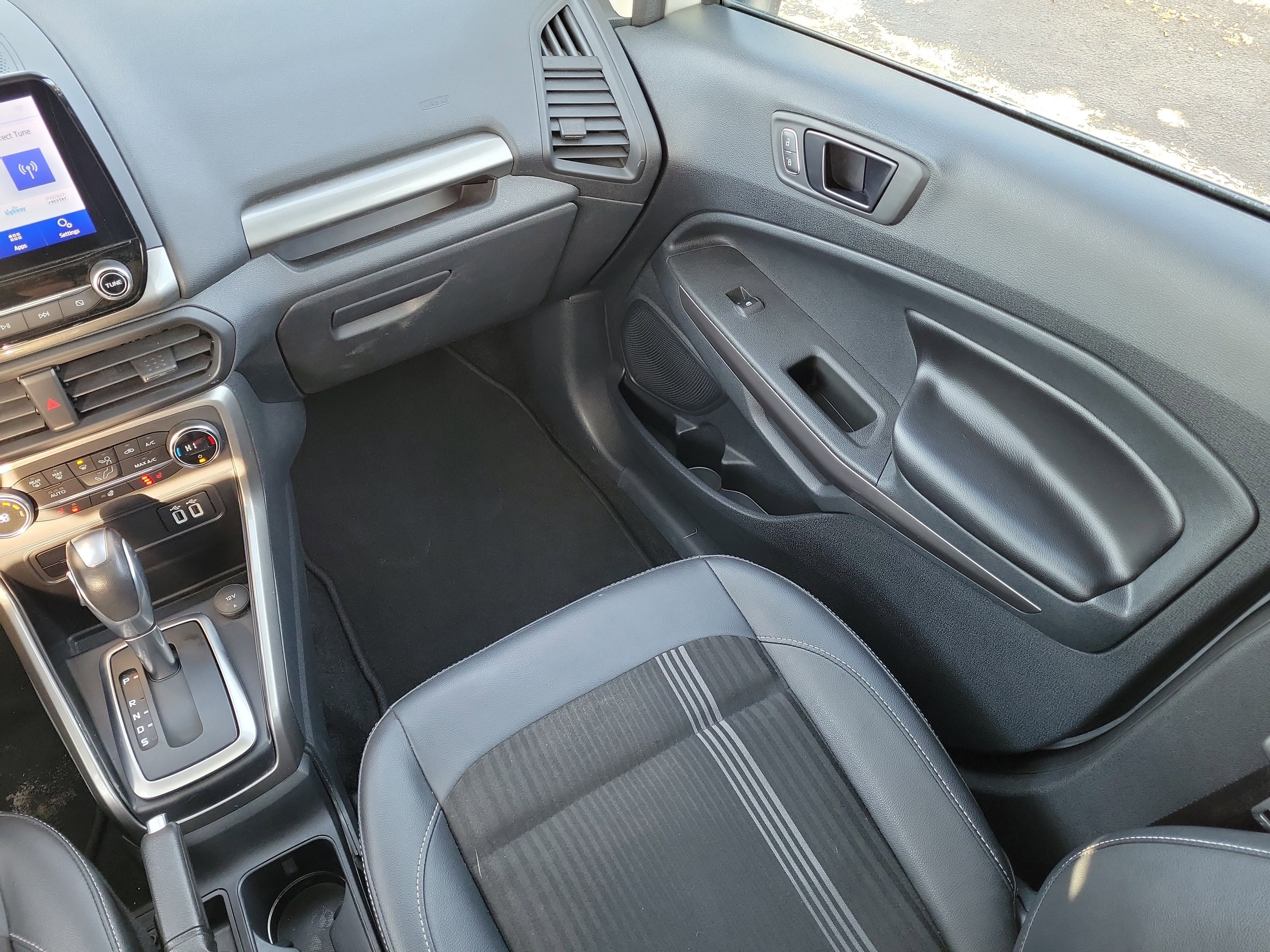 Certified 2020 Ford EcoSport SES w/ SES Black Appearance Package image 14