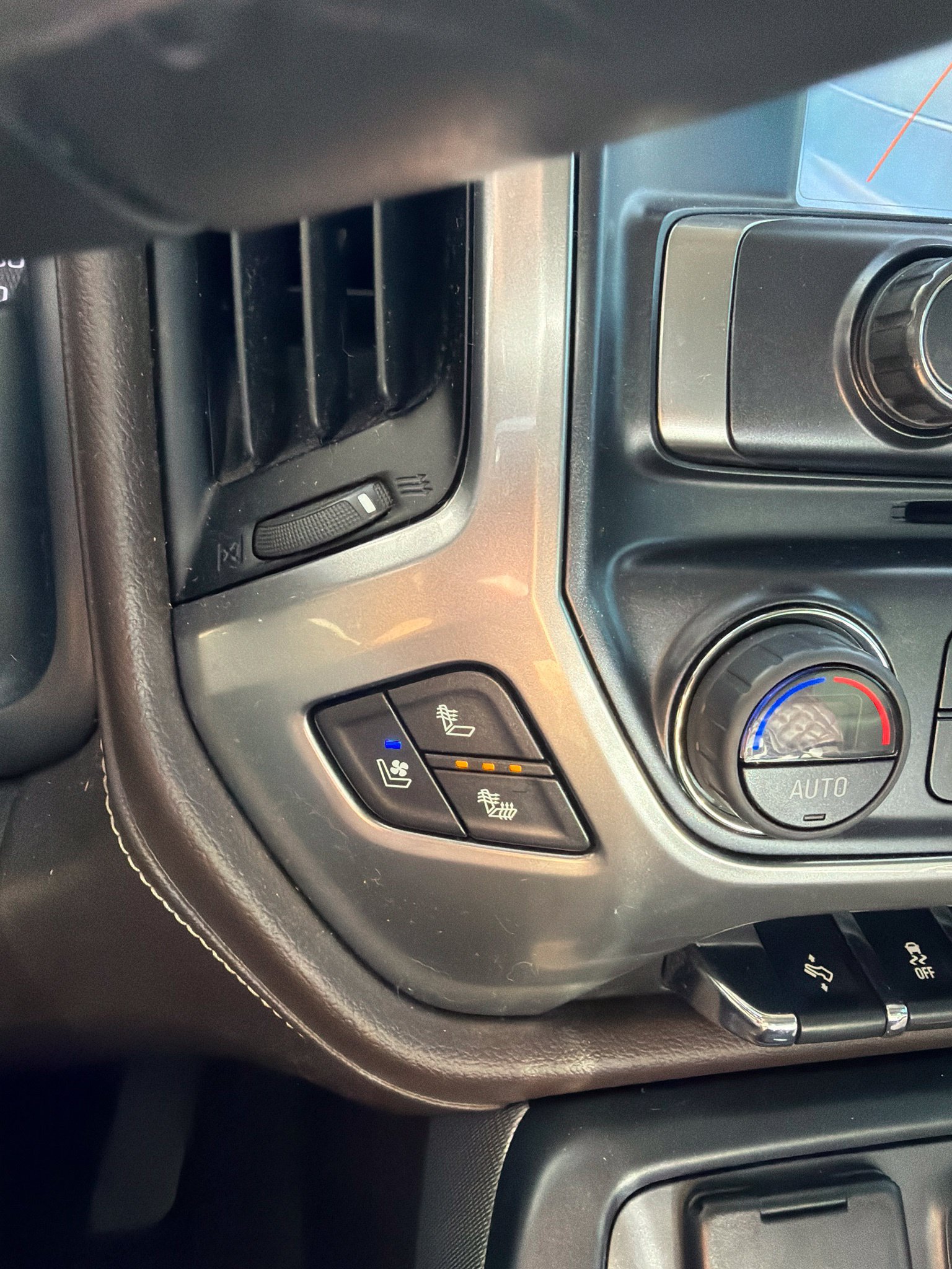 Used 2018 Chevrolet Silverado 1500 LTZ Z71 w/ LTZ Plus Package AWD/4WD image 9