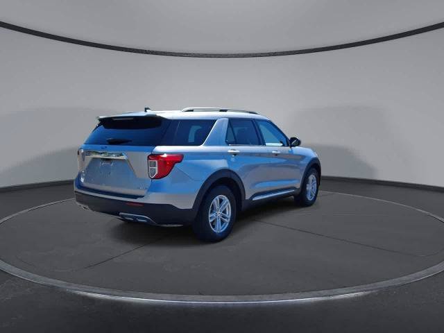 Certified 2021 Ford Explorer XLT w/ Equipment Group 202A AWD/4WD image 8