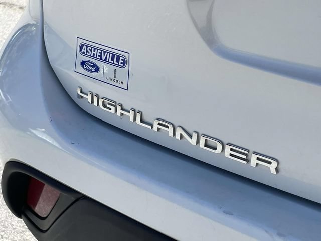 Used 2021 Toyota Highlander XLE AWD/4WD image 10