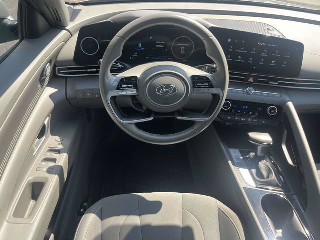 Used 2023 Hyundai Elantra SEL w/ Convenience Package FWD image 15