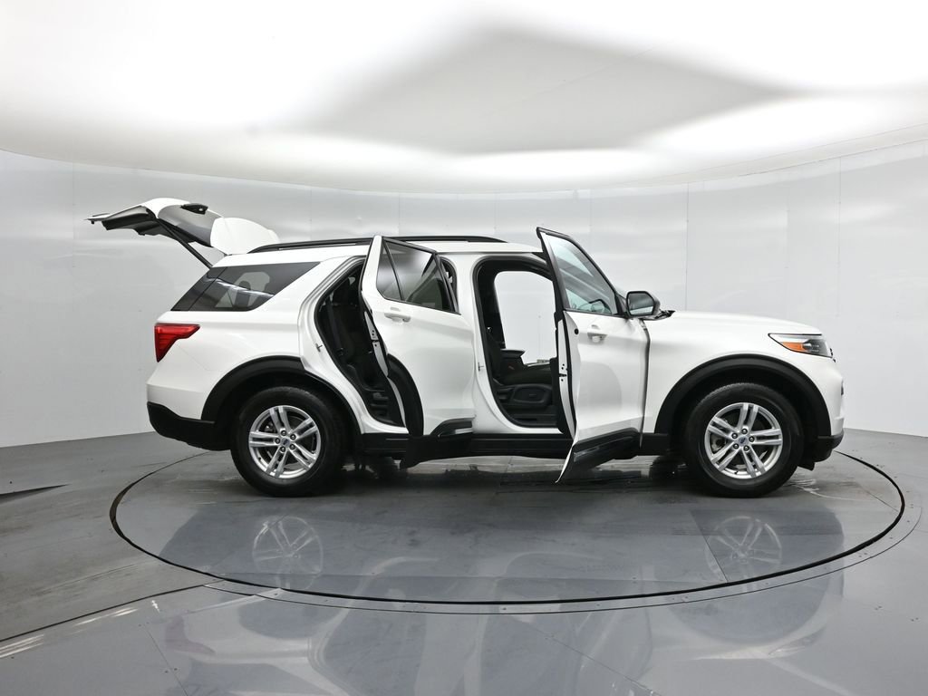 Certified 2024 Ford Explorer XLT RWD image 4