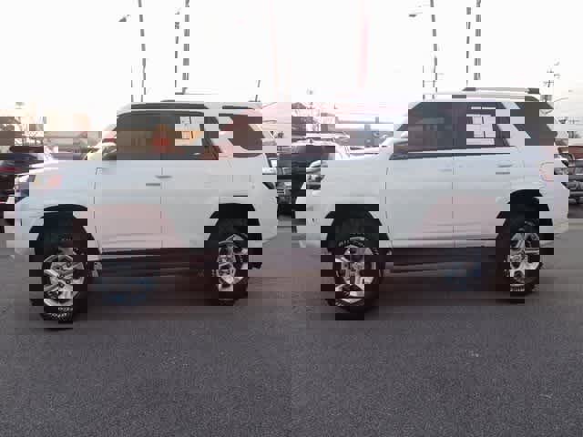 Used 2020 Toyota 4Runner SR5 Premium image 2