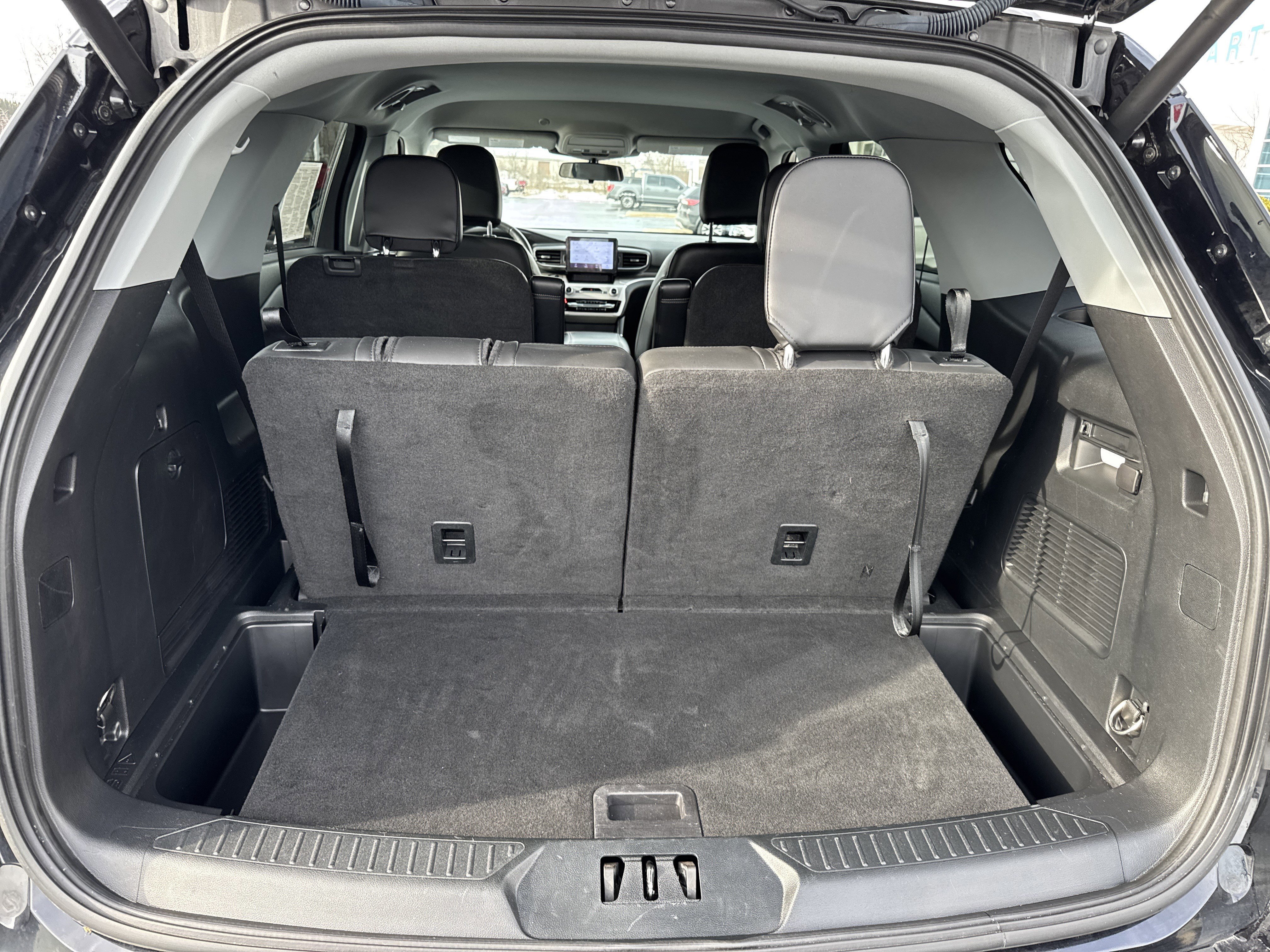 Certified 2022 Ford Explorer XLT w/ Equipment Group 202A image 18