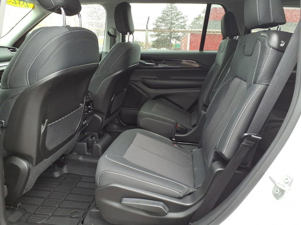 Used 2023 Jeep Grand Cherokee L Laredo w/ Luxury Tech Group I AWD/4WD image 12