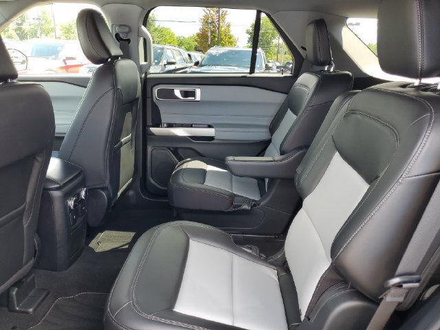 Certified 2023 Ford Explorer XLT w/ Equipment Group 202A AWD/4WD image 24