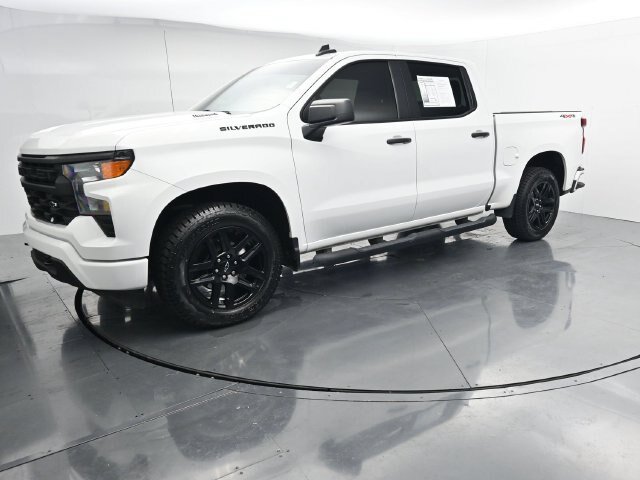 Used 2025 Chevrolet Silverado 1500 Custom w/ Turbomax Blackout Package AWD/4WD image 4