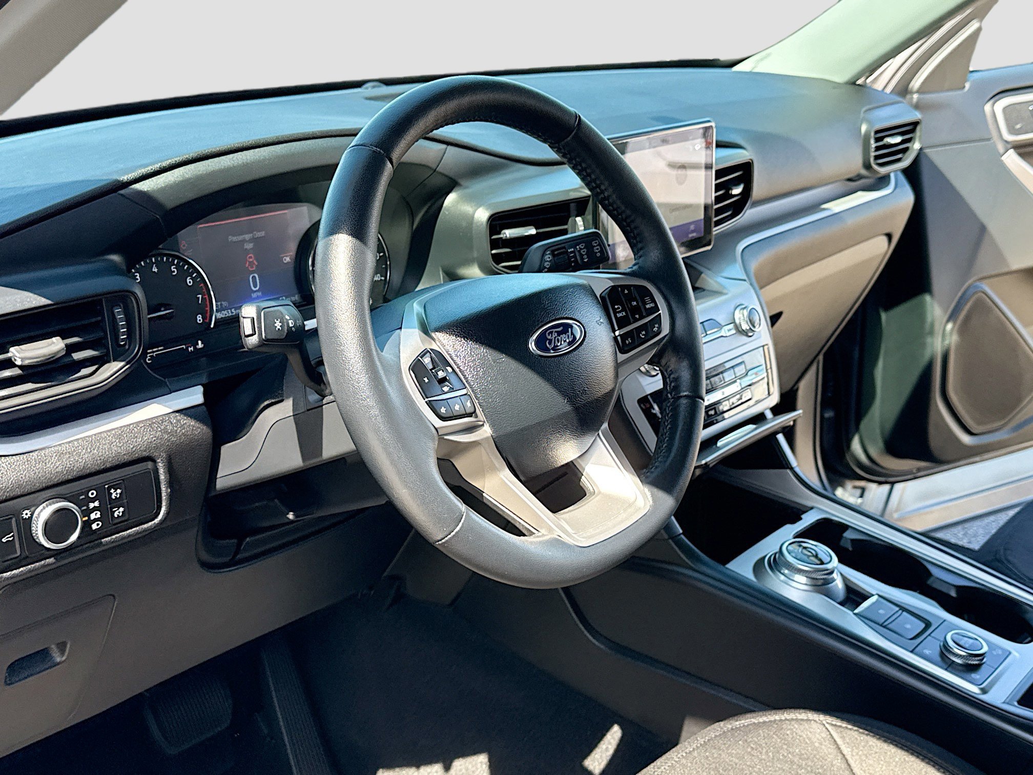 Certified 2024 Ford Explorer XLT w/ Class IV Trailer Tow Package image 7