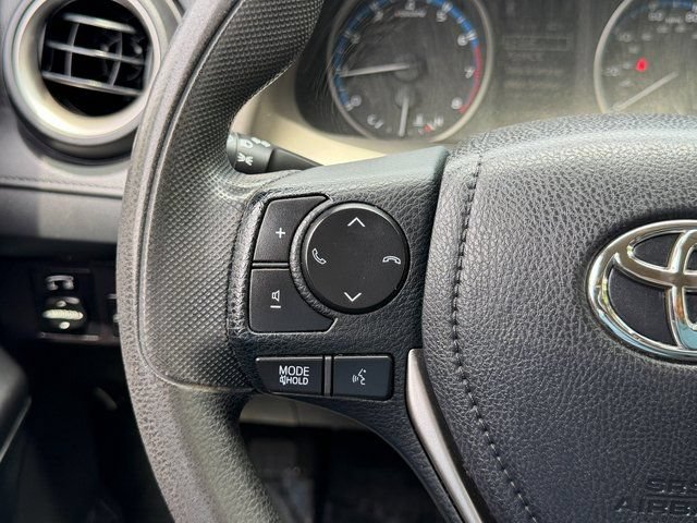 Used 2018 Toyota RAV4 LE FWD image 39