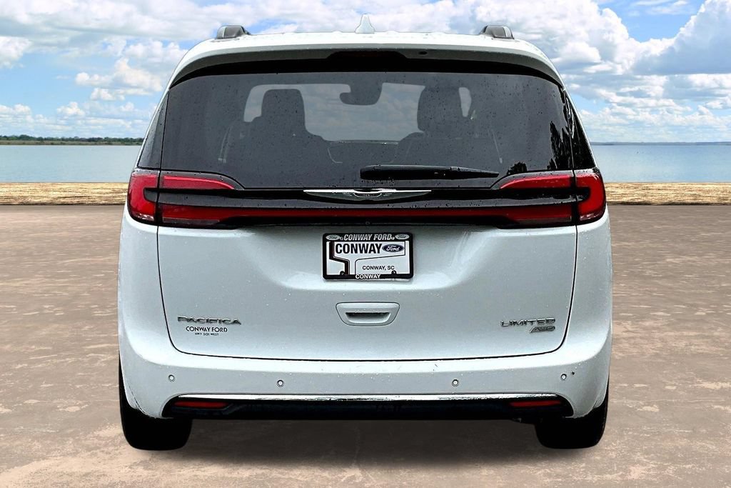 Used 2022 Chrysler Pacifica Limited AWD/4WD image 7