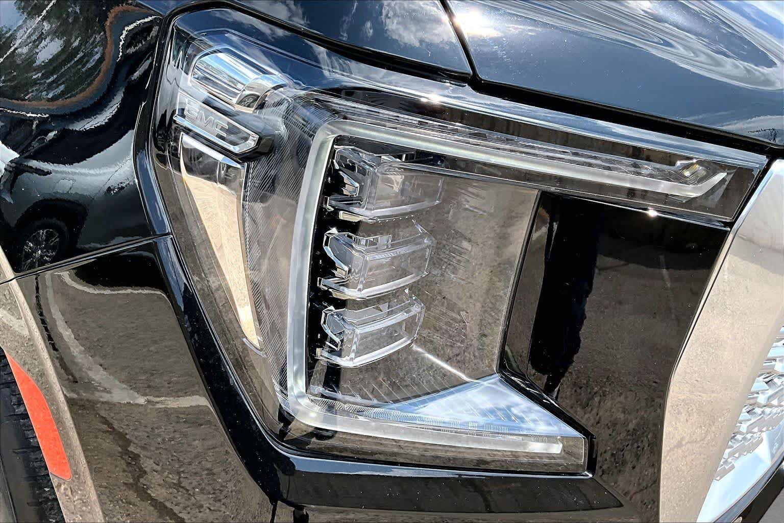 Used 2021 GMC Yukon Denali w/ LPO, Illumination Package RWD image 27