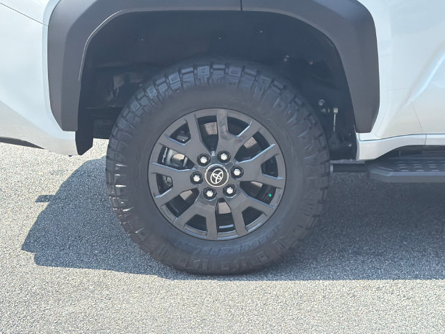 Used 2025 Toyota 4Runner SR5 AWD/4WD image 19