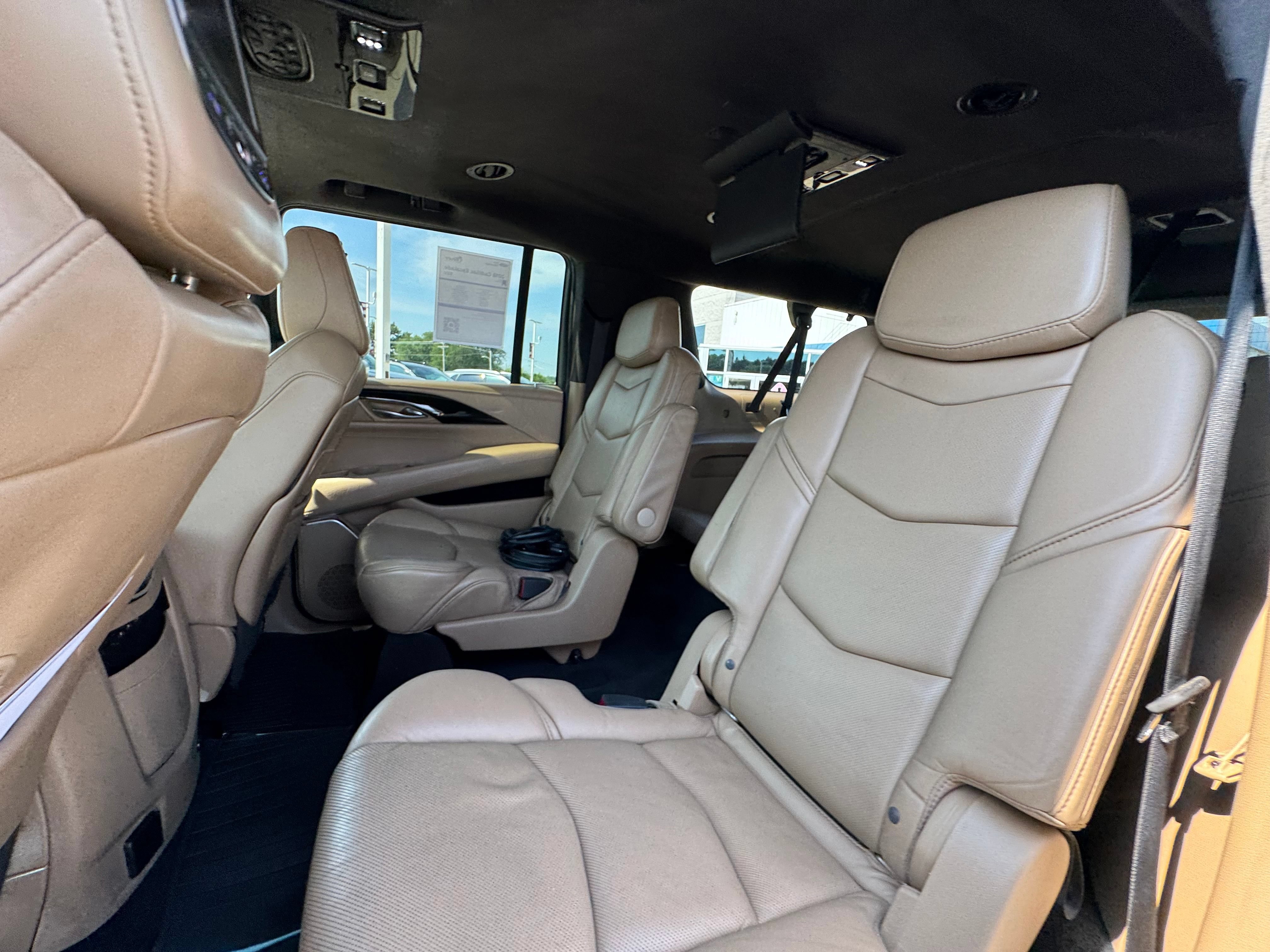 Used 2018 Cadillac Escalade ESV Platinum AWD/4WD image 30
