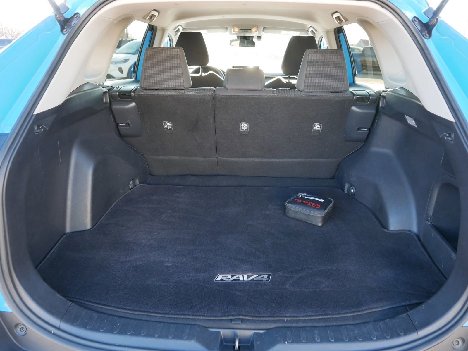 Used 2019 Toyota RAV4 LE w/ Carpet Mat Package AWD/4WD image 13