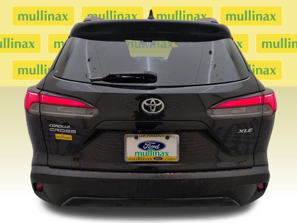 Used 2022 Toyota Corolla Cross XLE image 4