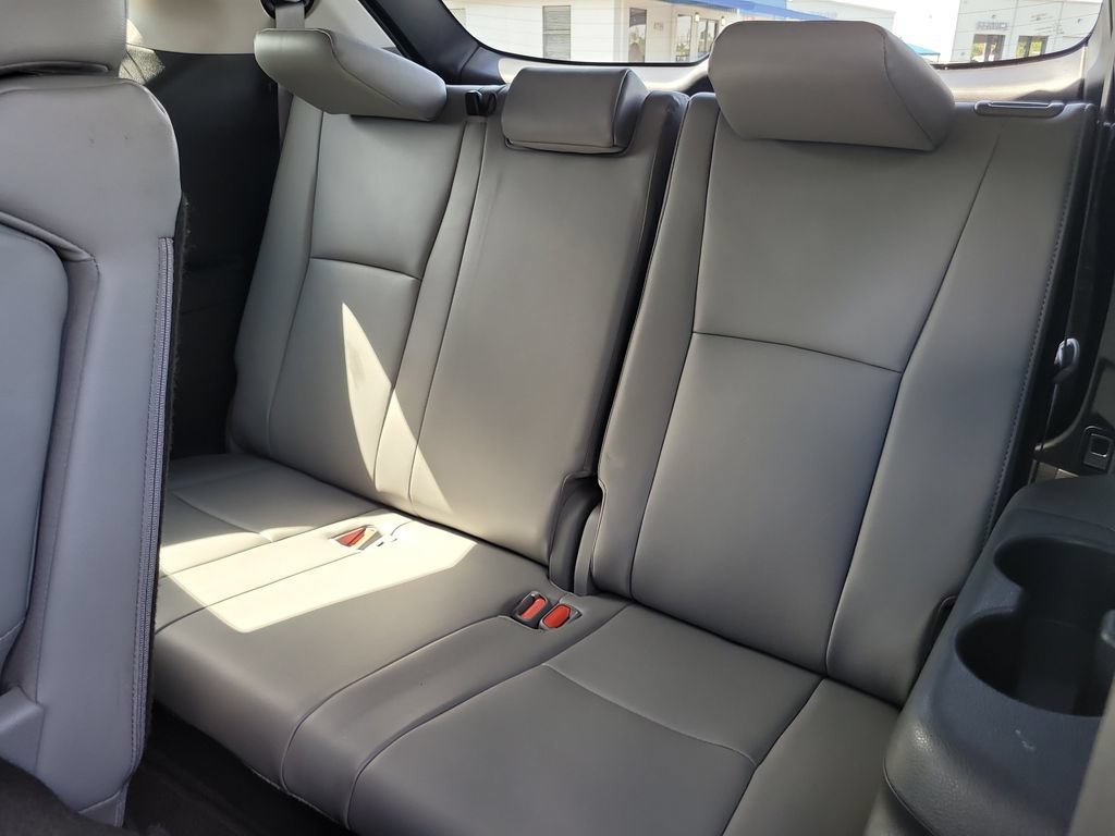 Used 2023 Toyota Highlander Limited FWD image 13