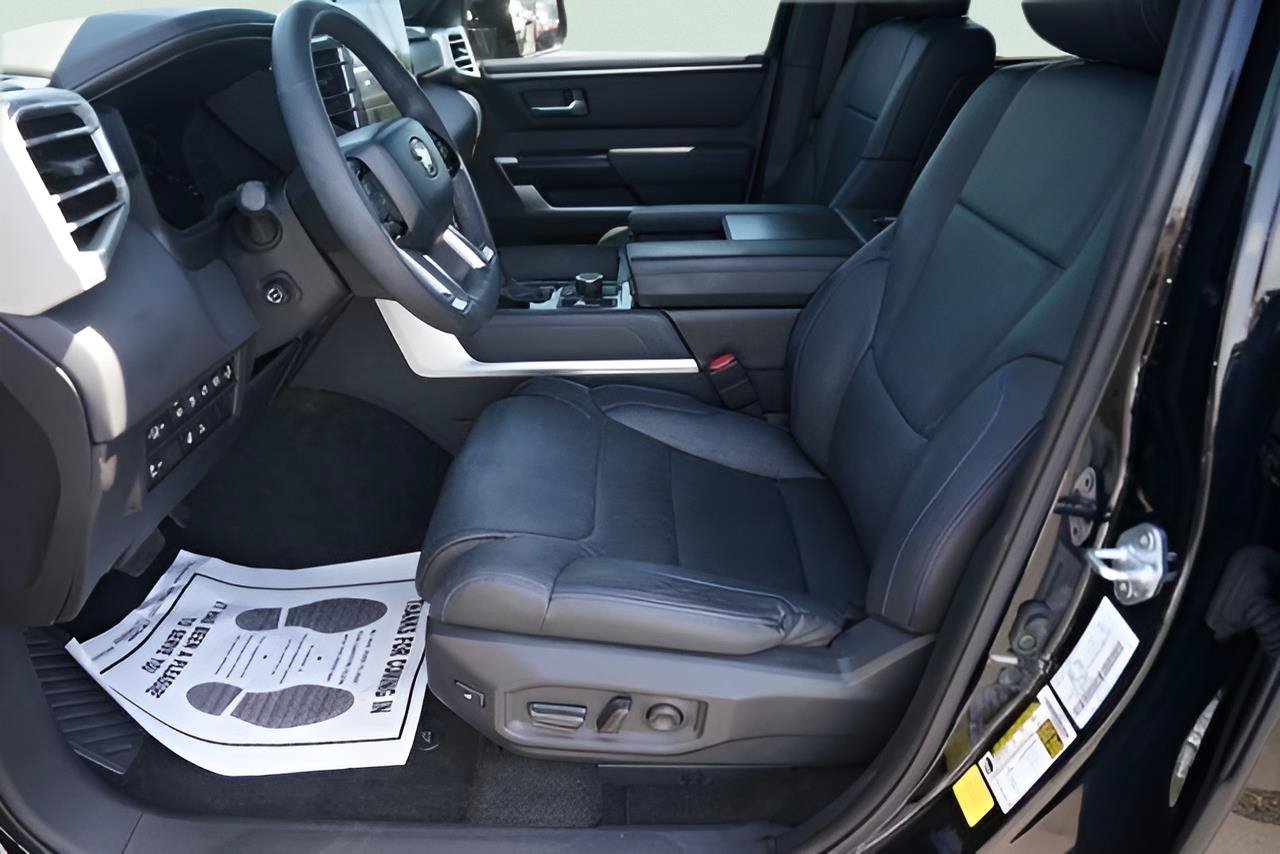 Used 2024 Toyota Sequoia Platinum AWD/4WD image 9