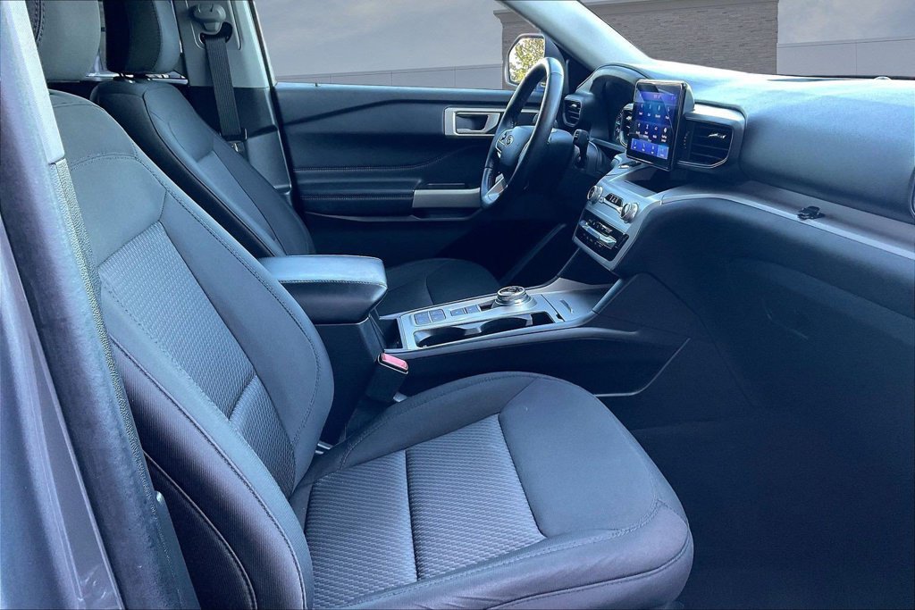 Certified 2023 Ford Explorer XLT RWD image 29