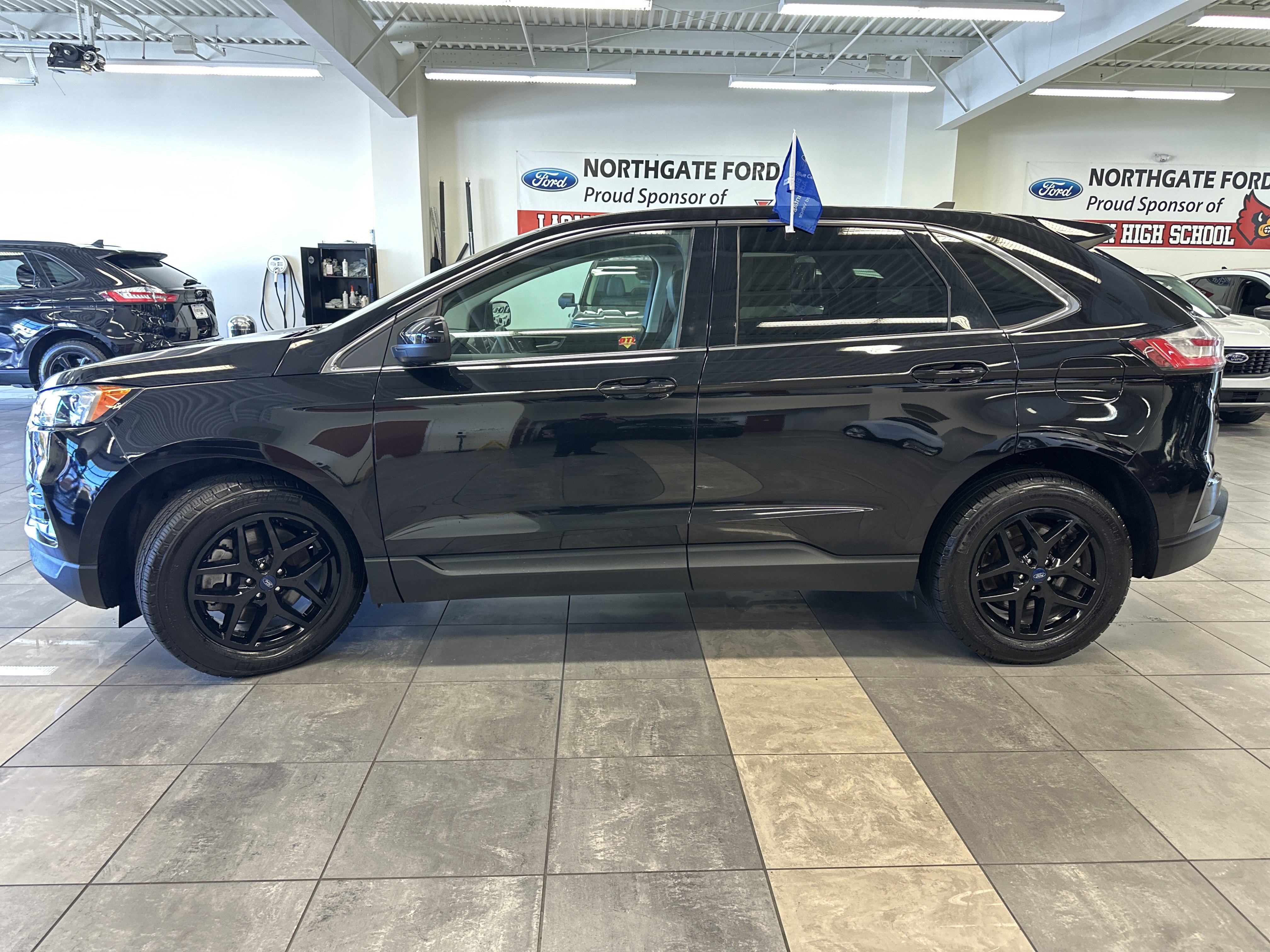 Certified 2022 Ford Edge SEL w/ Convenience Package image 2