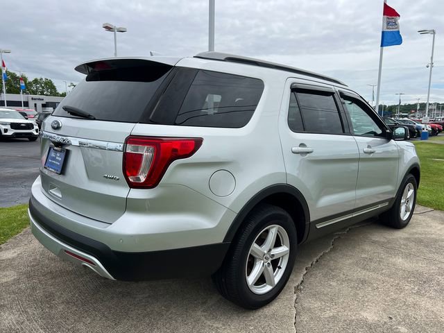 Certified 2017 Ford Explorer XLT w/ Equipment Group 202A AWD/4WD image 8