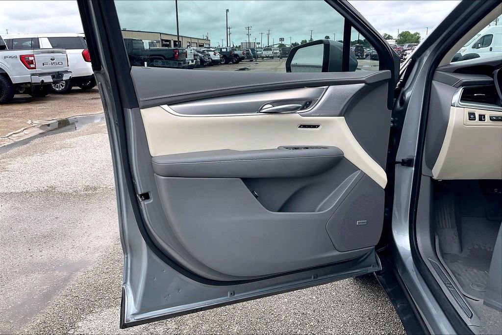 Used 2023 Cadillac XT5 Premium Luxury w/ Technology Package FWD image 17