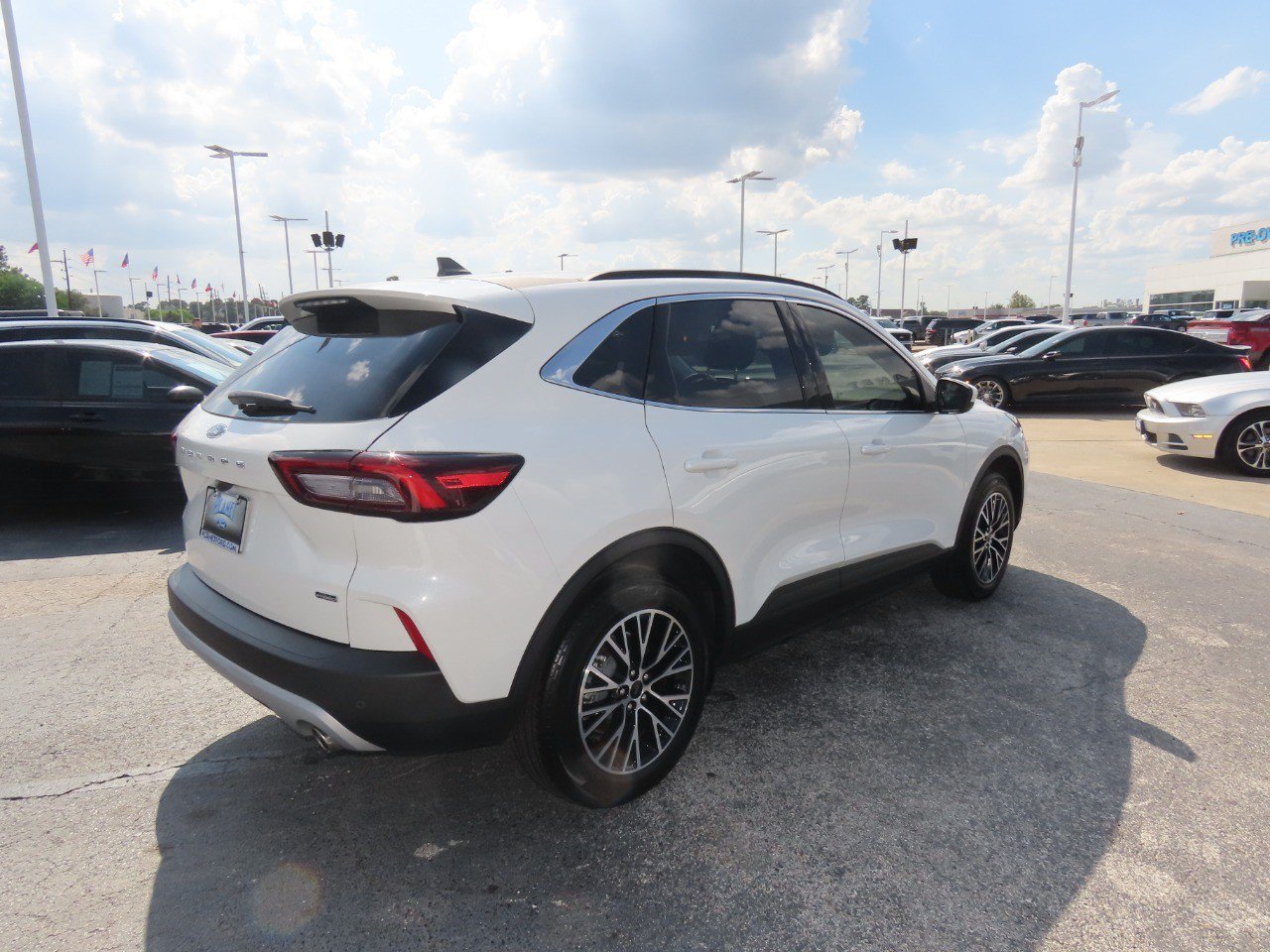 Certified 2025 Ford Escape SE FWD image 11