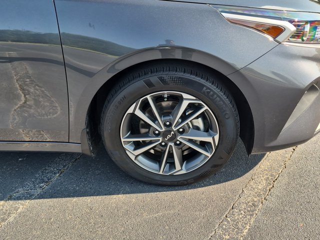Used 2024 Kia Forte LXS w/ LXS Technology Package FWD image 11