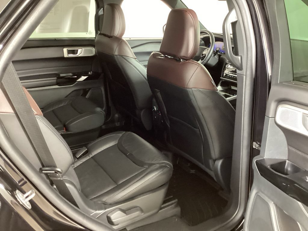 Certified 2023 Ford Explorer Platinum w/ Technology Package AWD/4WD image 40
