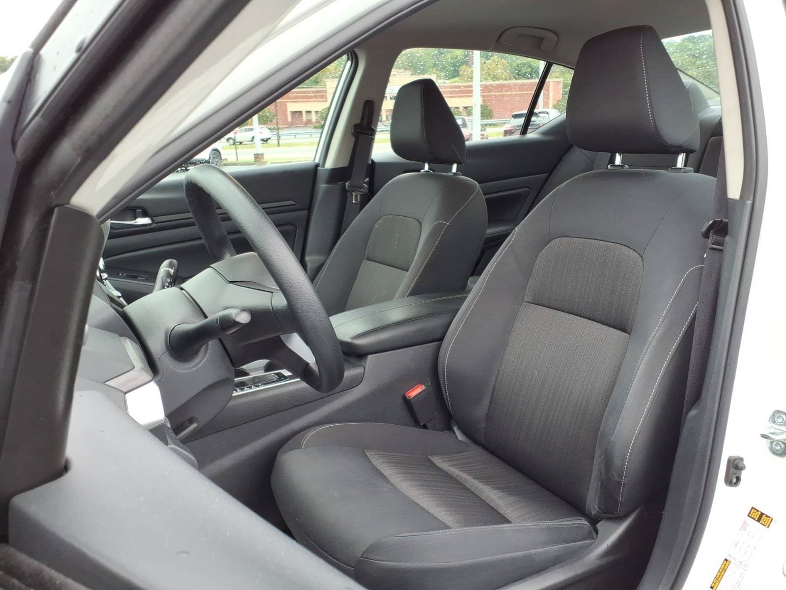 Used 2025 Nissan Altima 2.5 SV FWD image 11