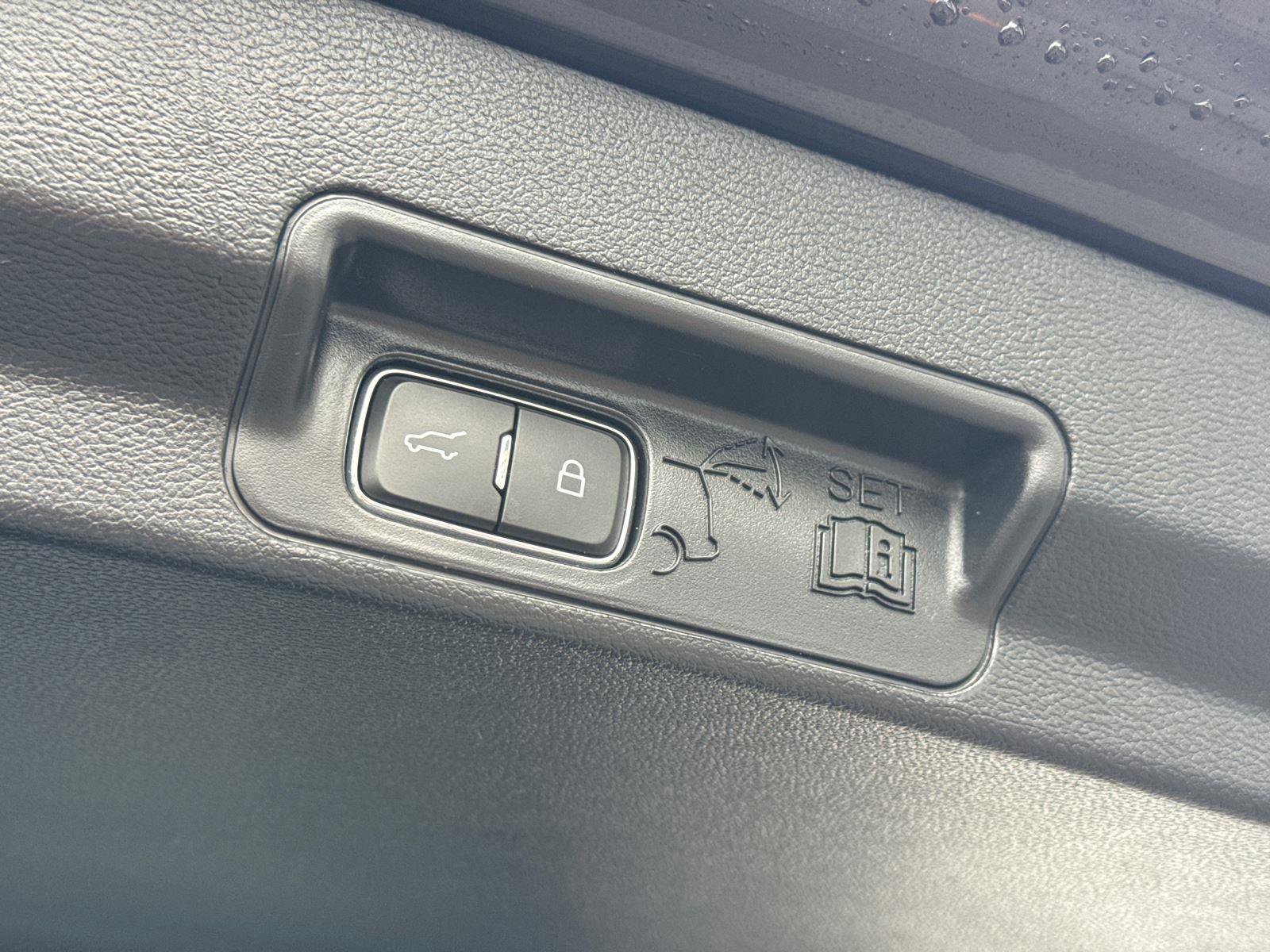 Certified 2022 Ford Explorer ST image 14