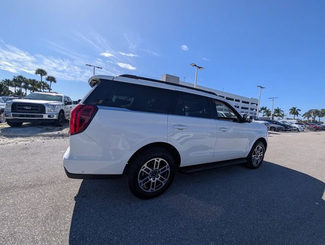 Certified 2025 Ford Expedition Active image 3