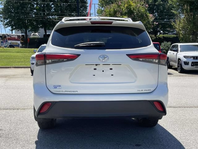 Used 2021 Toyota Highlander XLE AWD/4WD image 4