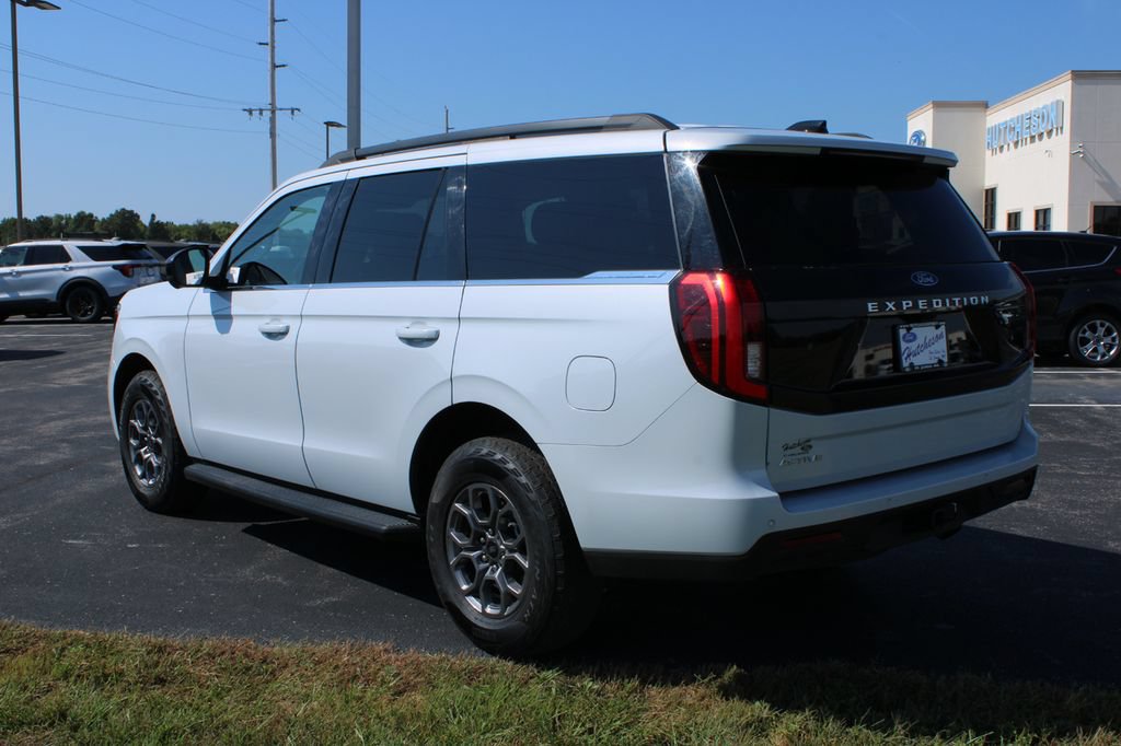 Certified 2025 Ford Expedition Active AWD/4WD image 9