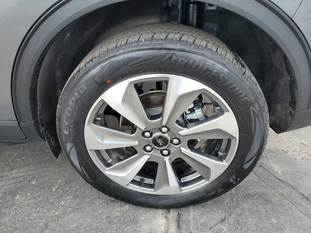 Certified 2025 Ford Escape Platinum AWD/4WD image 34