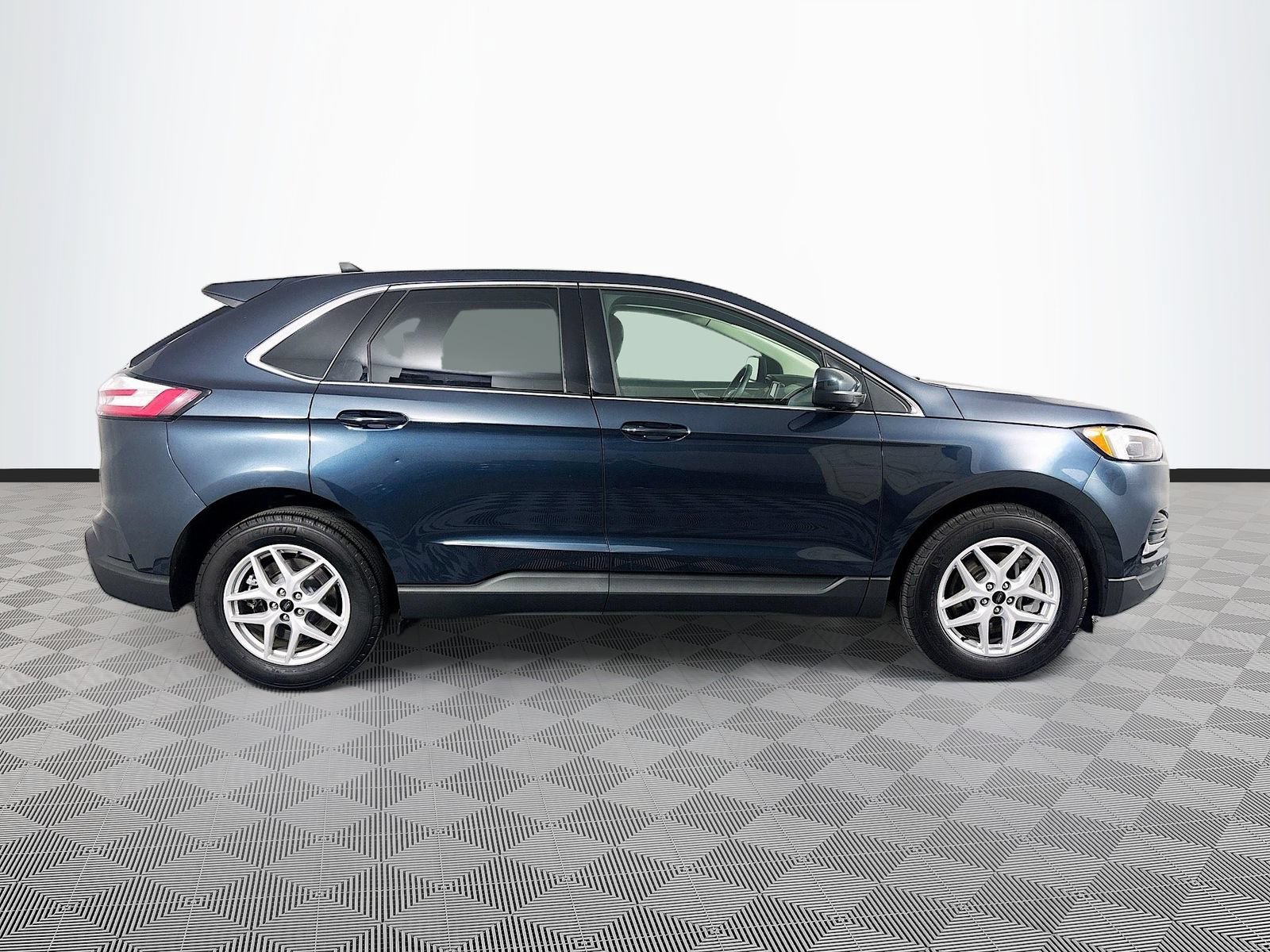 Certified 2024 Ford Edge SEL w/ Convenience Package AWD/4WD image 8