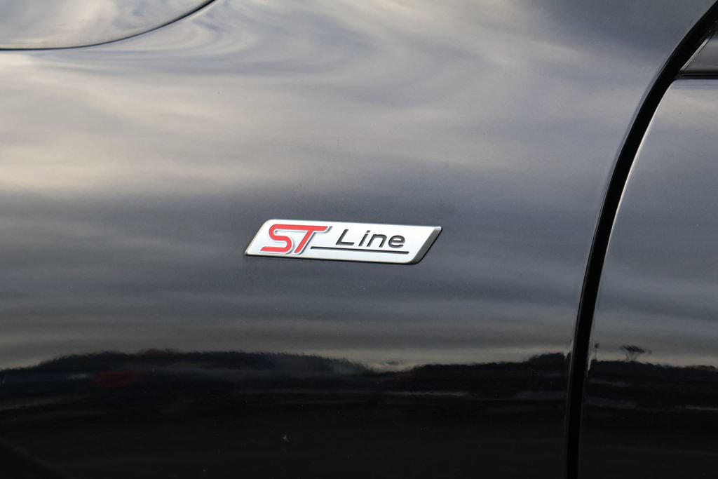 Certified 2025 Ford Escape ST-Line AWD/4WD image 9