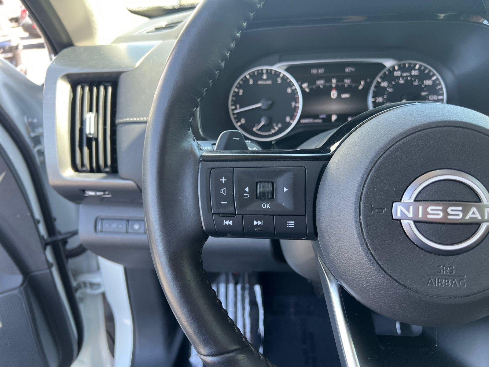 Used 2023 Nissan Pathfinder SL AWD/4WD image 14